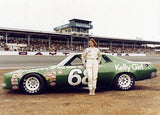 LYNDA FERRERI TEAM - JANET GUTHRIE - 1977 NASCAR SEASON - Unisex Hoodie